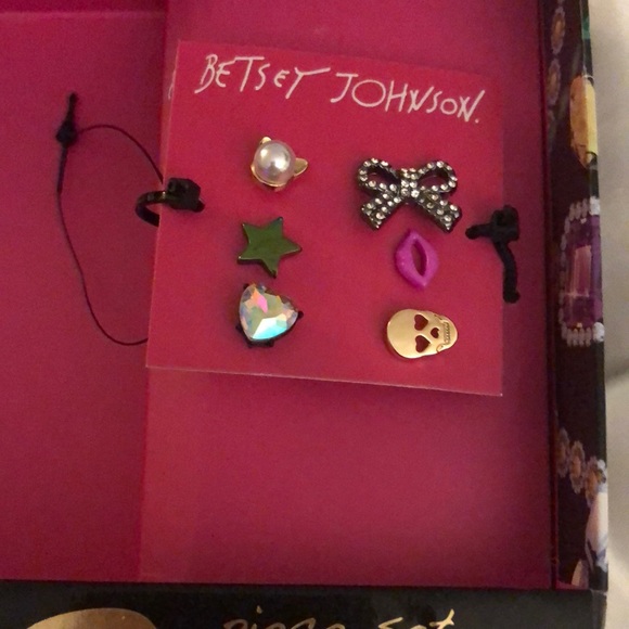 Betsey Johnson Black Faux Leather Skull, Lips, Bow, Cat & Star ZA Wallet NWT - Picture 5 of 16